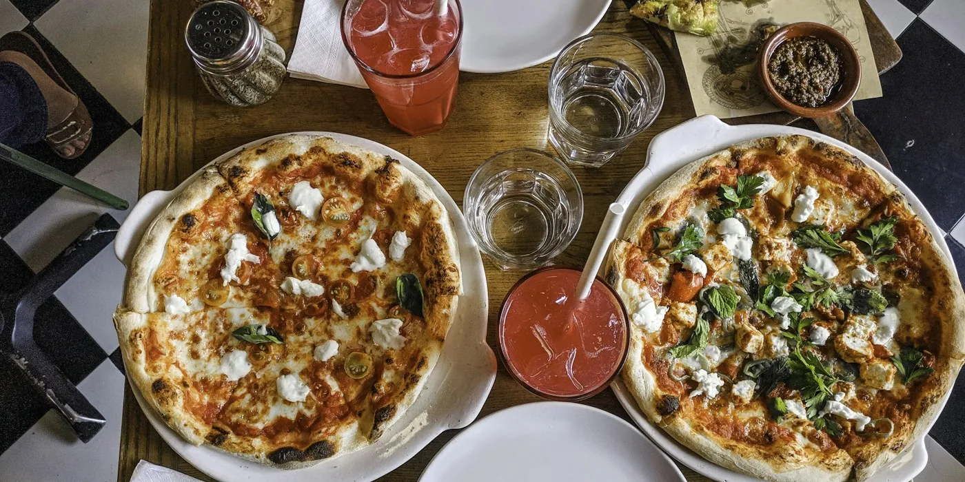 Pizza recién horneada